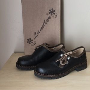 Landler Black two tone Flat Shoes with ties